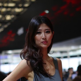 美女与车