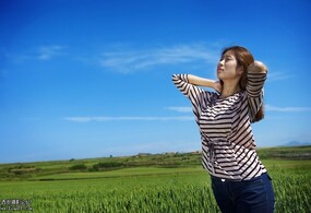 一组麦田人像