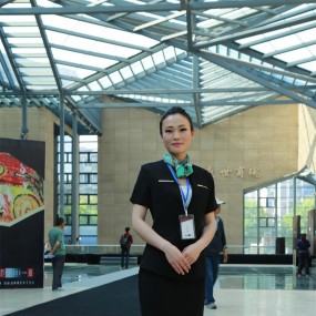 礼仪小姐