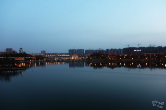 夜色南湖