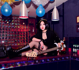 酒吧里的娜娜