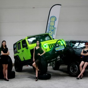黑衣JEEP车模