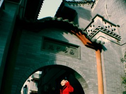西安浮游的少女