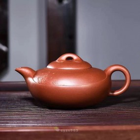 紫气东来， 瑶池 西望，翩翩青鸟庭前降。
