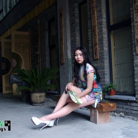 半坡艺术区的旗袍美女