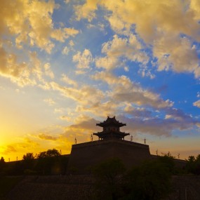 蔚霞尚满天