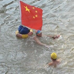长江边的人