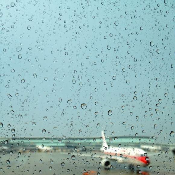 iphone4s拍摄雨后机场