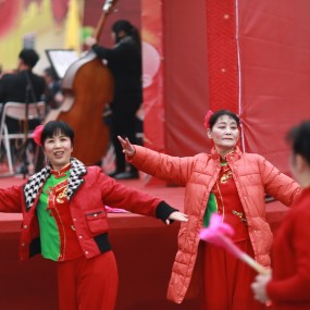 上台演出前