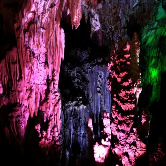 光怪陆离的凤凰溶洞