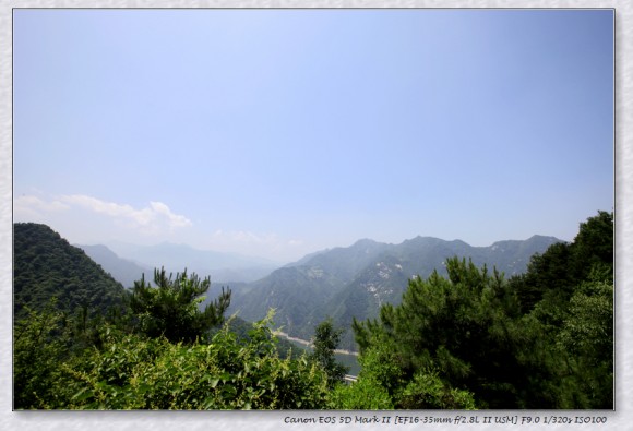 观山情满于山