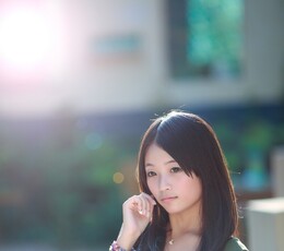 逆光下的妹子