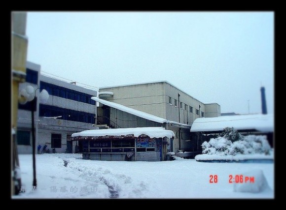 学校雪景