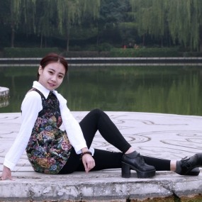 大三女生
