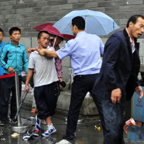 无理的乞讨者