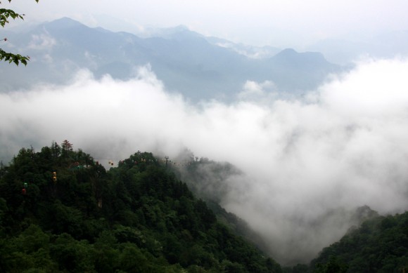 雨雾紫柏山
