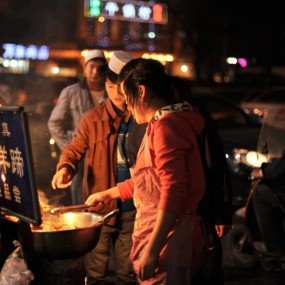 夜游回民街