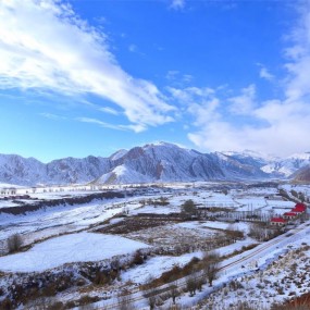 高原雪山