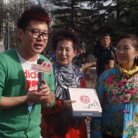 现场采访